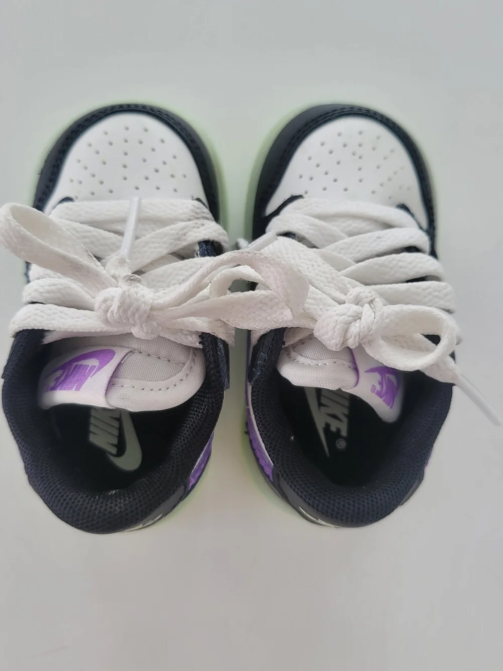 Nike Kids Low-Top Sneakers in White, Black & Purple with Glow Sole US 4C/EUR19.5